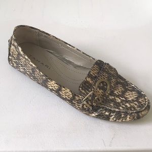 Tahari loafer/driving moc size 7